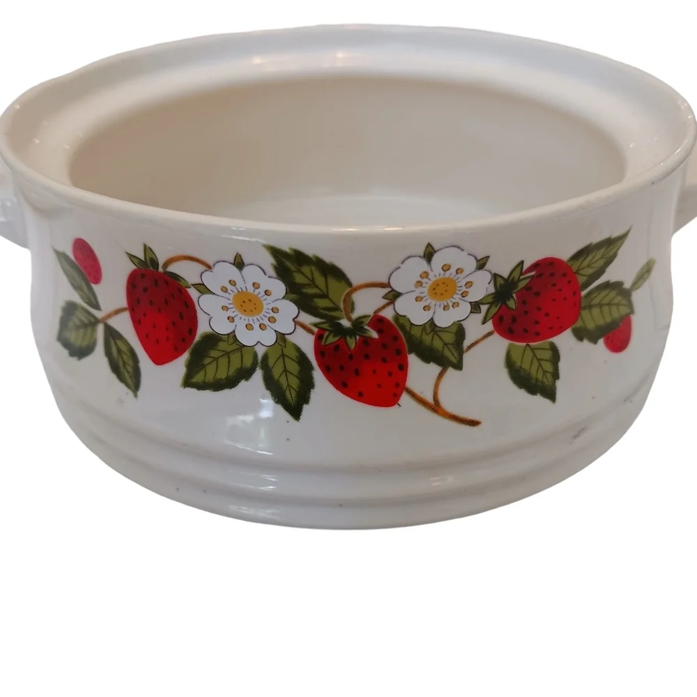 Vintage Shefield Strawberries n' Cream Stoneware Bake Dish with Lid Spring Home